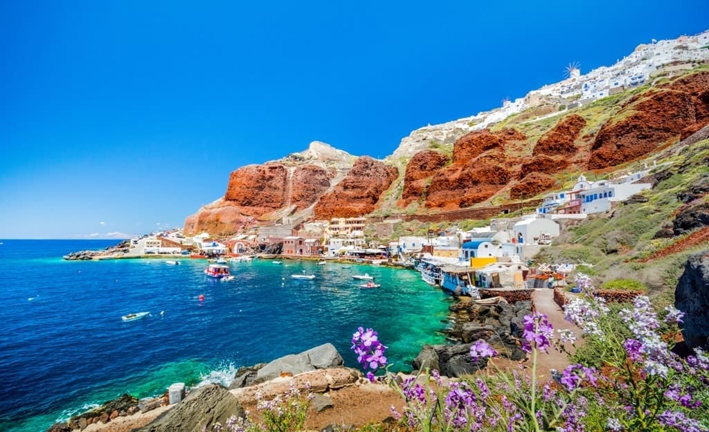 Amoudi Bay - The best Santorini Beaches