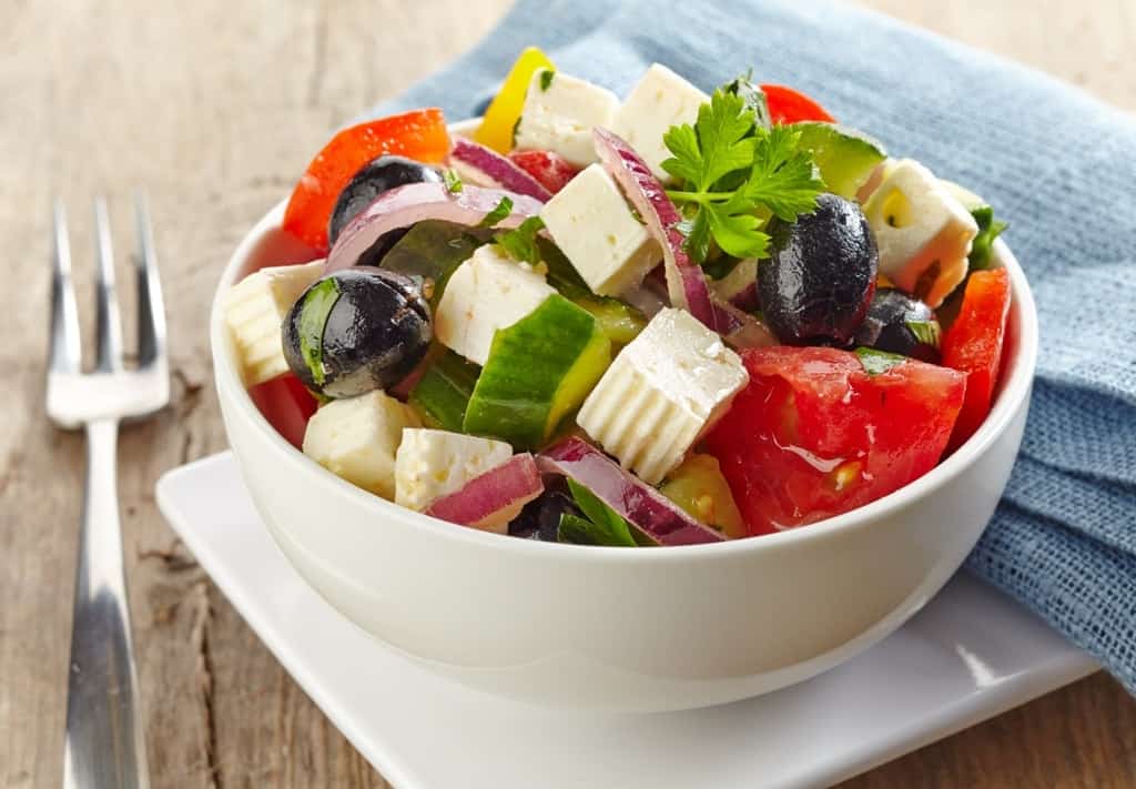 Horiatiki - Greek salad - what to eat in Greece