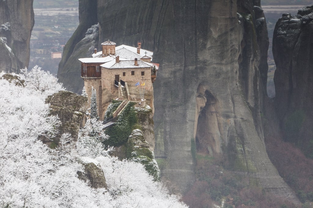 Meteora with snow - does it snow in Greece