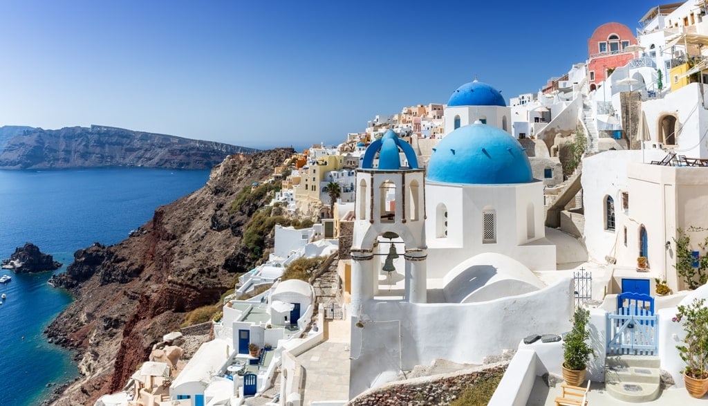 Santorini is part of the Cyclades Group og Greek Islands