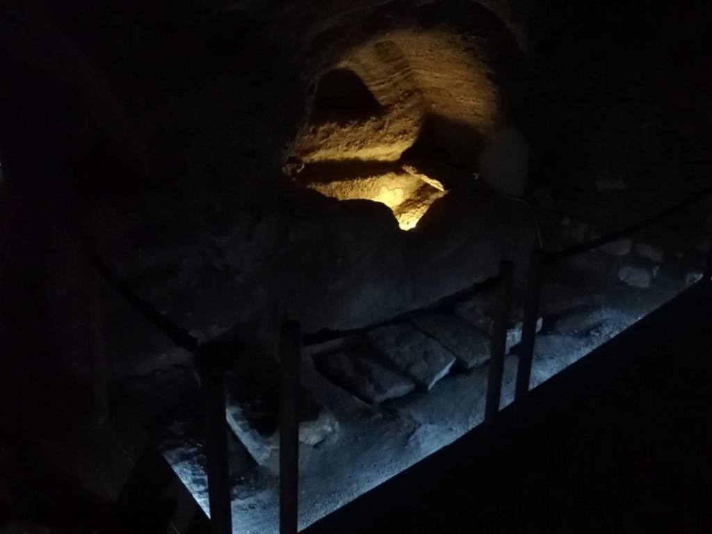 catacombs of Milos