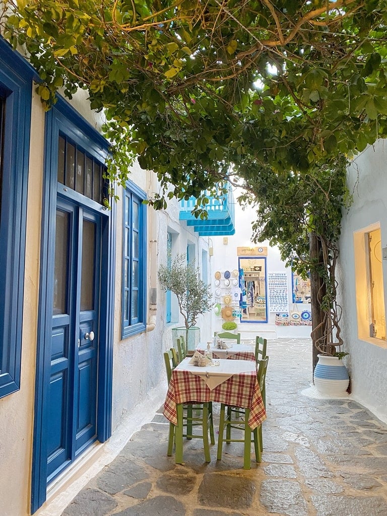 alleyways of Plaka, Milos